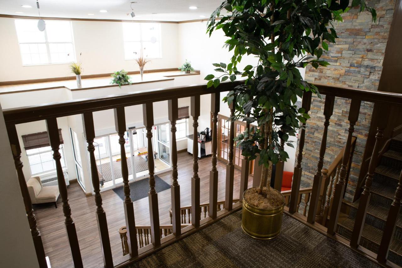 Blisspoint Inn & Suites マリオン エクステリア 写真
