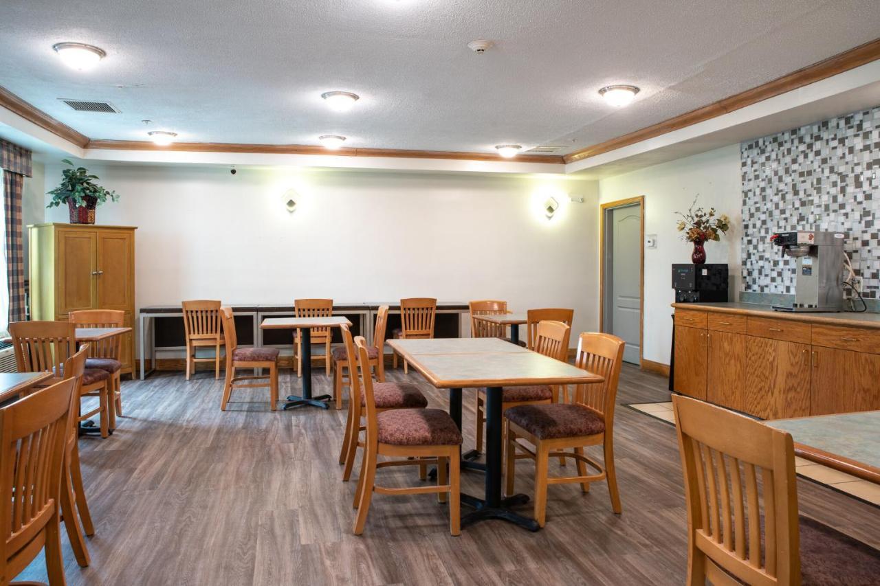 Blisspoint Inn & Suites マリオン エクステリア 写真