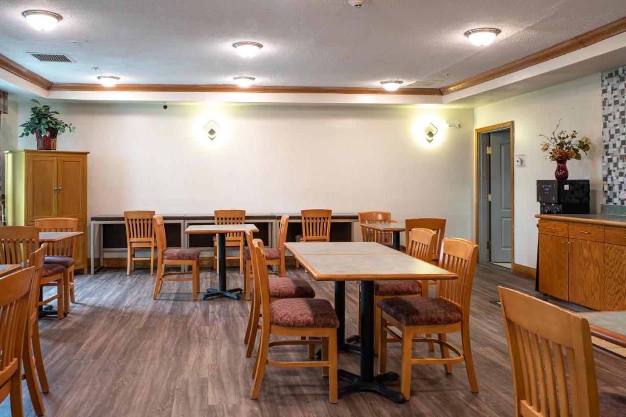 Blisspoint Inn & Suites マリオン エクステリア 写真