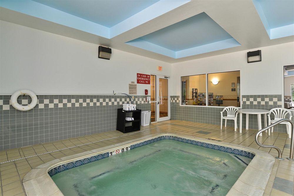 Blisspoint Inn & Suites マリオン エクステリア 写真
