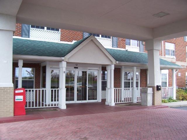 Blisspoint Inn & Suites マリオン エクステリア 写真
