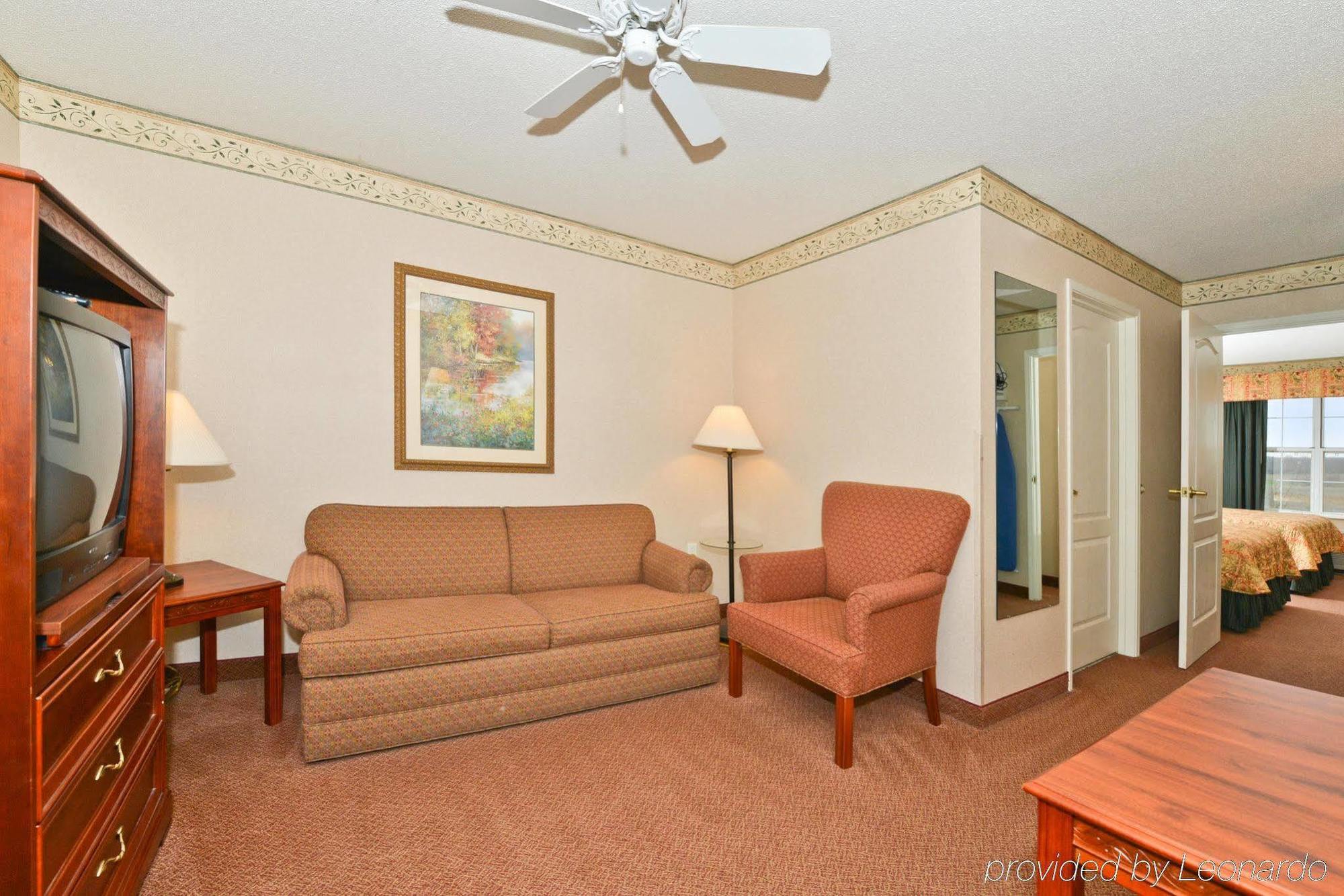 Blisspoint Inn & Suites マリオン エクステリア 写真