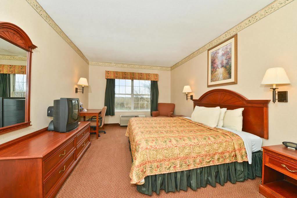 Blisspoint Inn & Suites マリオン エクステリア 写真